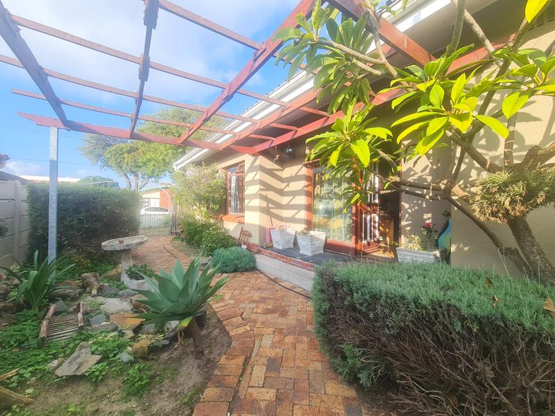 3 Bedroom Property for Sale in Goodwood Central Western Cape